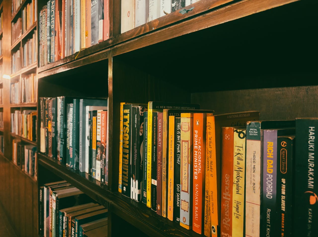 Co wpływa na cenę książki w skupie? Przewodnik dla sprzedających